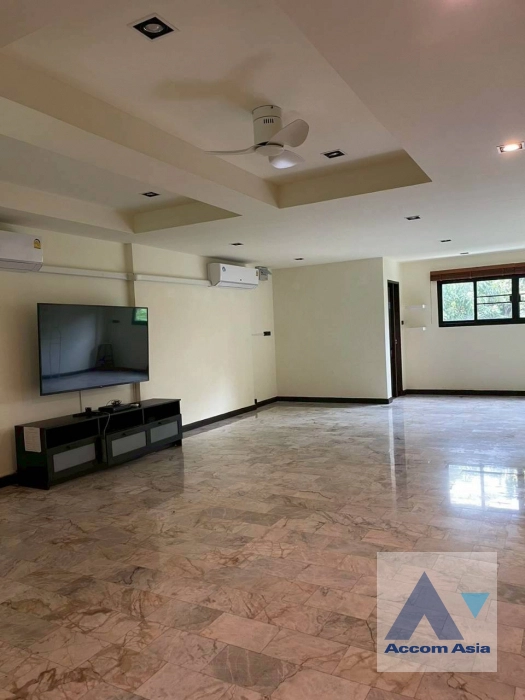 unitPet friendly |  3 Bedrooms  Townhouse For Rent & Sale in Sathorn, Bangkok  near BTS Saint Louis (AA45264)
