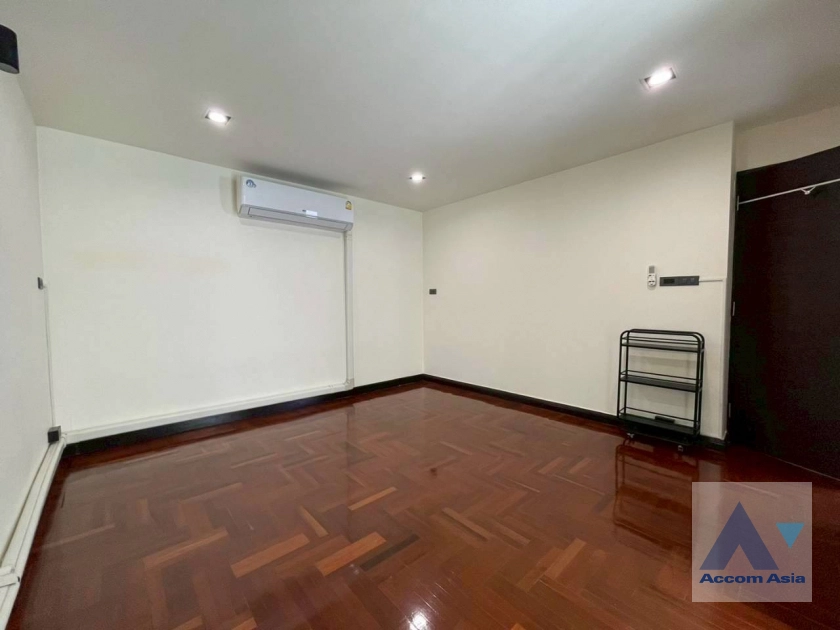 12  3 br Townhouse for rent and sale in Sathorn ,Bangkok BTS Saint Louis AA45264