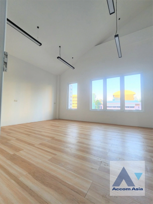 4  2 br Townhouse For Rent in Sukhumvit ,Bangkok  AA45266