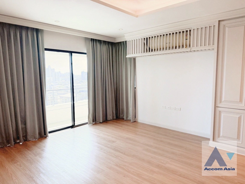 unit 1 Bedroom  Condominium For Sale in Sathorn, Bangkok  near MRT Lumphini - BTS Sala Daeng (AA45290)