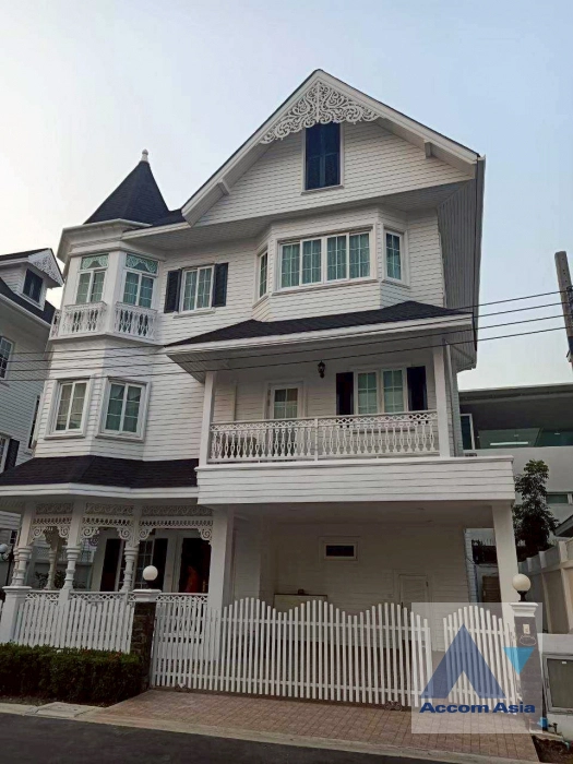 unit 4 Bedrooms  House For Rent in Bang Na, Bangkok  (AA45296)