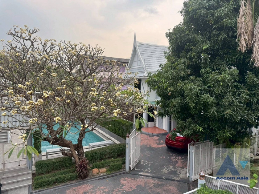 17  3 br House for rent and sale in Sathorn ,Bangkok BTS Saint Louis - BTS Chong Nonsi at Oriental Style House in Compound with Pool AA45297