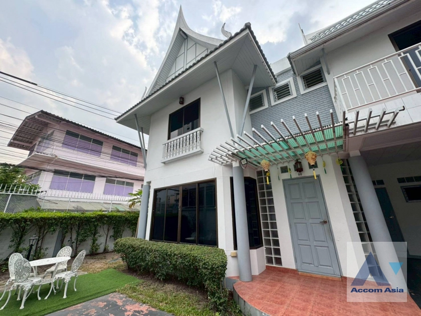  Oriental Style House in Compound with Pool House  3 Bedroom for Sale & Rent BTS Chong Nonsi in Sathorn Bangkok