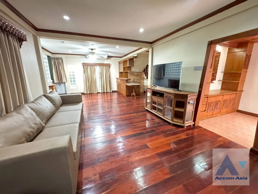 unit 3 Bedrooms  House For Rent & Sale in Sathorn, Bangkok  near BTS Saint Louis - BTS Chong Nonsi (AA45297)