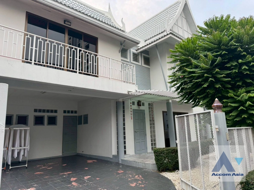 22  3 br House For Rent in Sathorn ,Bangkok BTS Saint Louis - BTS Chong Nonsi at Oriental Style House in Compound with Pool AA45298