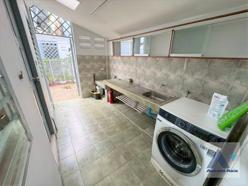 20  3 br House For Rent in Sathorn ,Bangkok BTS Saint Louis - BTS Chong Nonsi at Oriental Style House in Compound with Pool AA45298