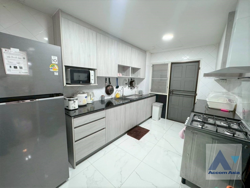 6  3 br House For Rent in Sathorn ,Bangkok BTS Saint Louis - BTS Chong Nonsi at Oriental Style House in Compound with Pool AA45298