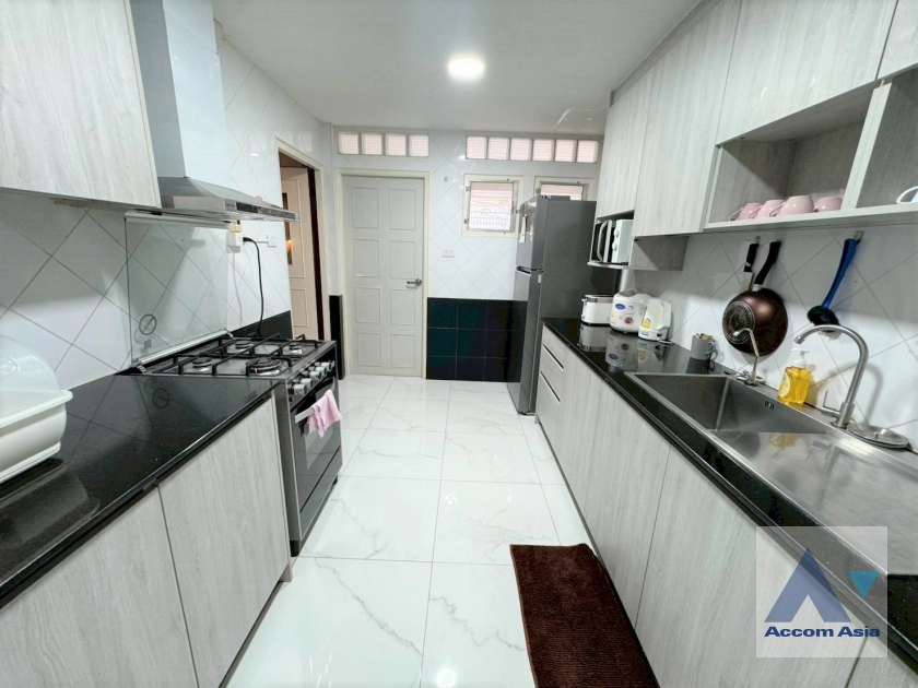 7  3 br House For Rent in Sathorn ,Bangkok BTS Saint Louis - BTS Chong Nonsi at Oriental Style House in Compound with Pool AA45298