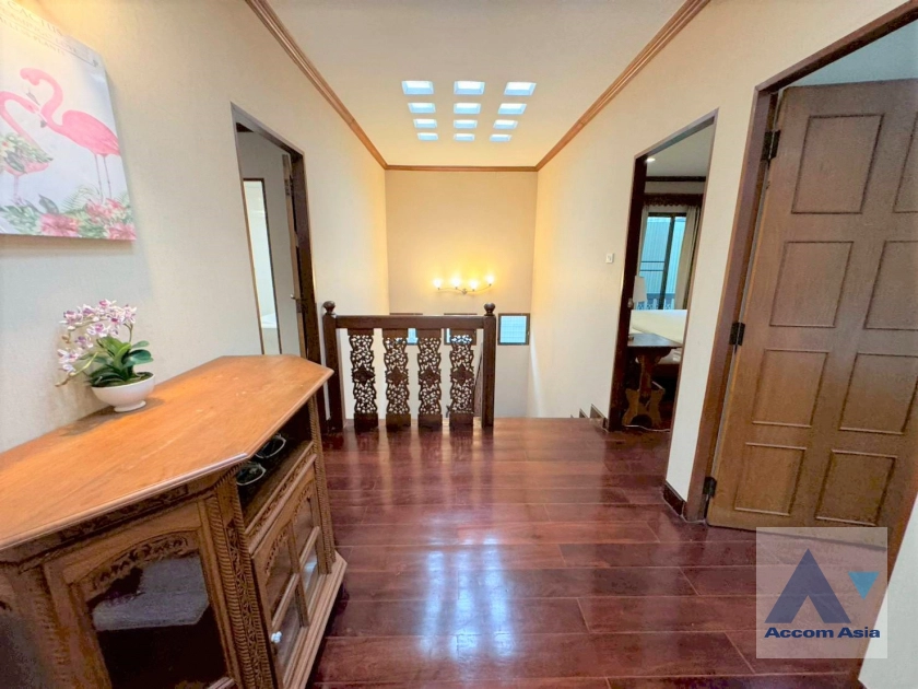 8  3 br House For Rent in Sathorn ,Bangkok BTS Saint Louis - BTS Chong Nonsi at Oriental Style House in Compound with Pool AA45298