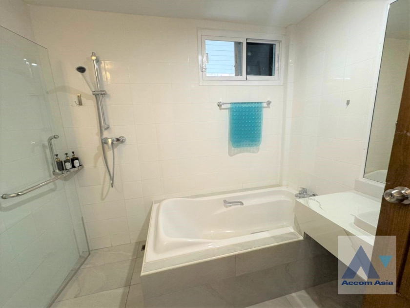 18  3 br House For Rent in Sathorn ,Bangkok BTS Saint Louis - BTS Chong Nonsi at Oriental Style House in Compound with Pool AA45298