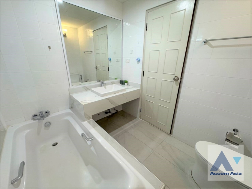 17  3 br House For Rent in Sathorn ,Bangkok BTS Saint Louis - BTS Chong Nonsi at Oriental Style House in Compound with Pool AA45298