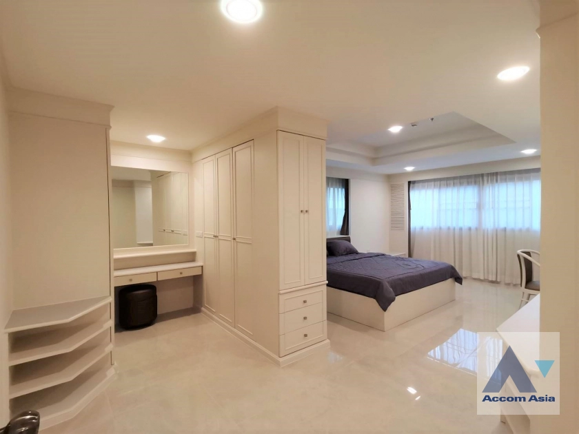  1  3 br Apartment For Rent in Sukhumvit ,Bangkok BTS Phrom Phong at Low-rise apartment, Walk 400m to BTS AA45307