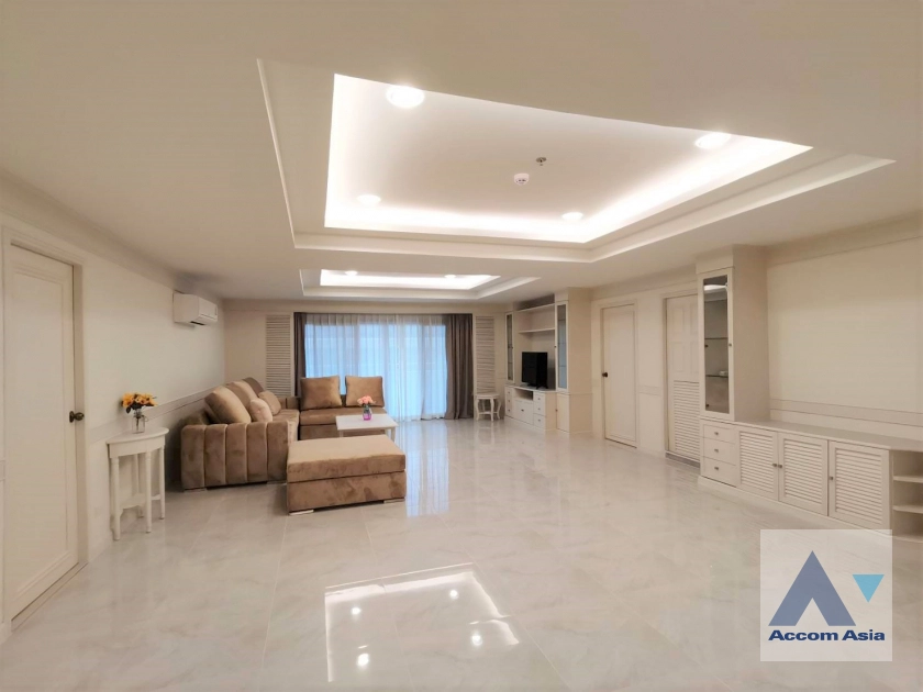  2  3 br Apartment For Rent in Sukhumvit ,Bangkok BTS Phrom Phong at Low-rise apartment, Walk 400m to BTS AA45307
