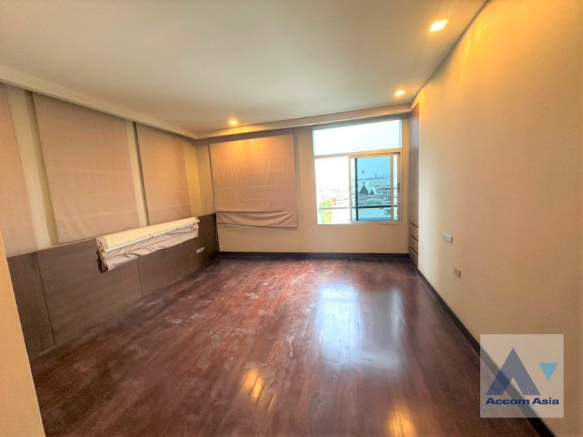 14  3 br Apartment for rent and sale in Sathorn ,Bangkok BRT Thanon Chan at Low Rise Residence AA45308