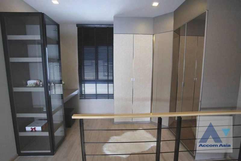 unitFully Furnished, Pet friendly |  3 Bedrooms  Townhouse For Rent in Pattanakarn, Bangkok  near ARL Ramkhamhaeng (AA45314)