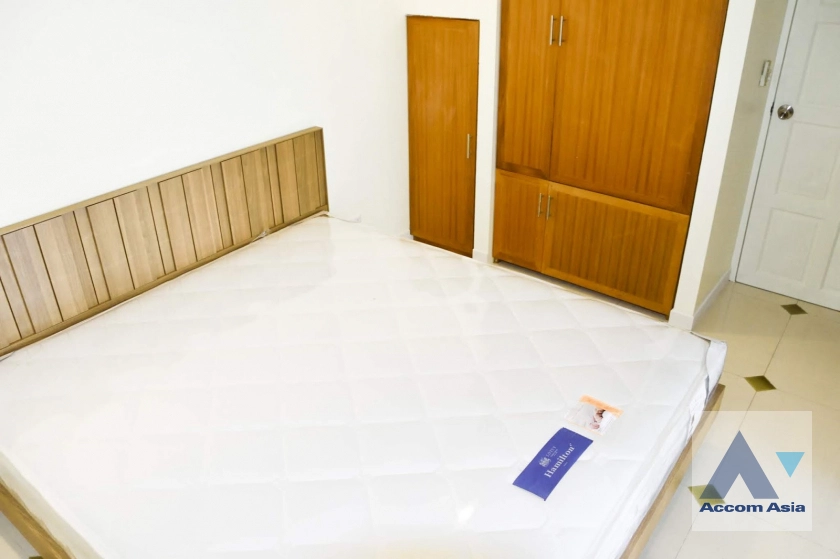 8  2 br Condominium For Rent in Silom ,Bangkok BTS Chong Nonsi at Diamond Tower AA45323