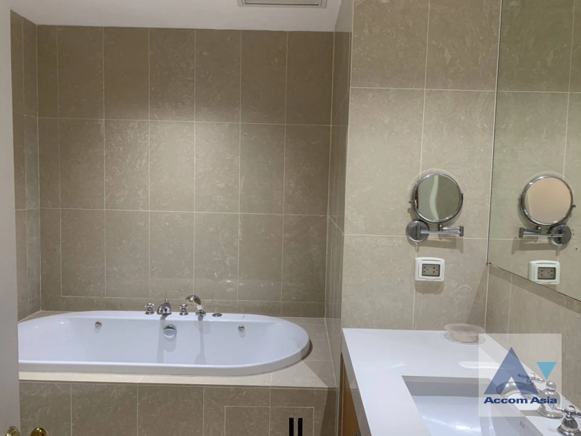 unit 2 Bedrooms  Condominium For Sale in Ploenchit, Bangkok  near BTS Ploenchit (AA45325)