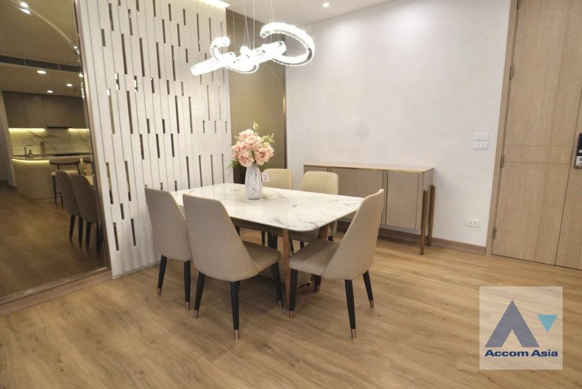 unit 3 Bedrooms  Condominium For Rent in Silom, Bangkok  near BTS Sala Daeng - MRT Silom (AA45328)