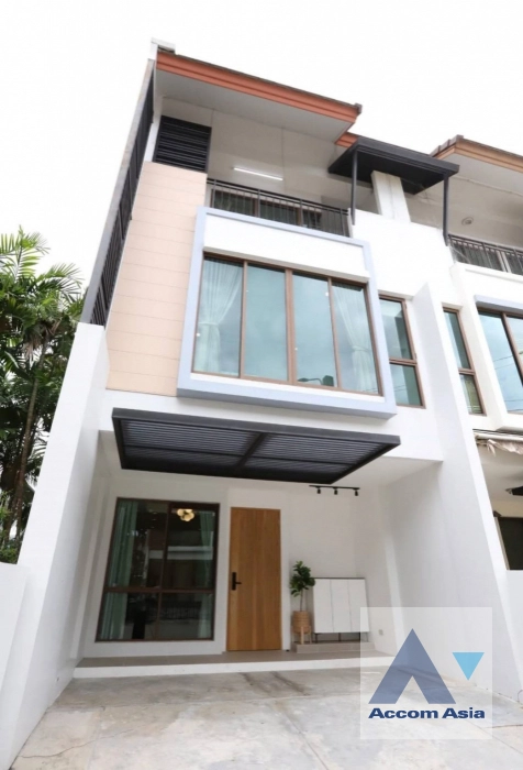 unit 3 Bedrooms  Townhouse For Rent & Sale in Sukhumvit, Bangkok  near BTS Bang Chak (AA45347)