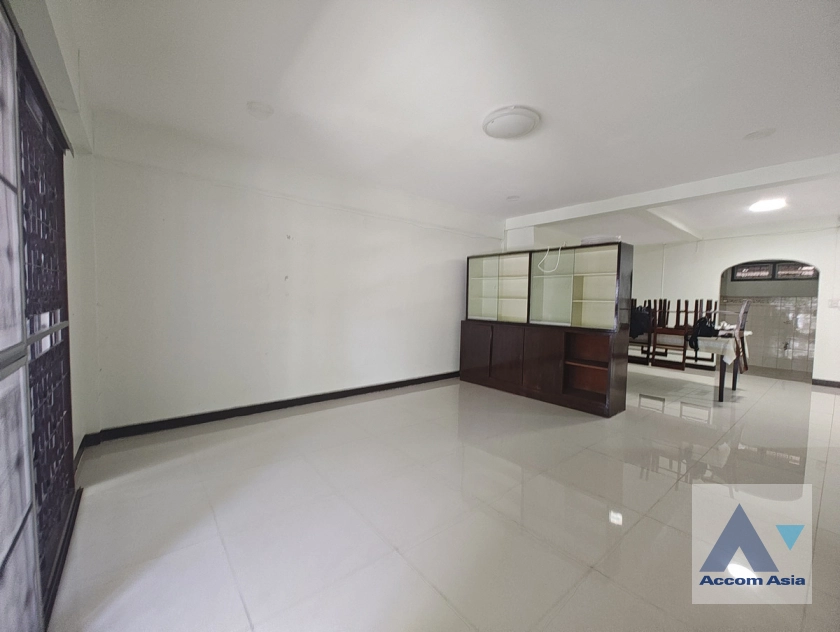  1  2 br House for rent and sale in Phaholyothin ,Bangkok BTS Ari AA45353