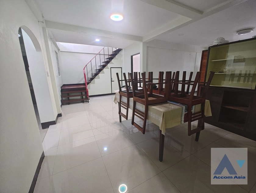 1  2 br House for rent and sale in Phaholyothin ,Bangkok BTS Ari AA45353