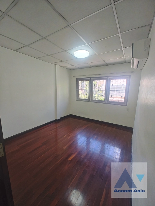 10  2 br House for rent and sale in Phaholyothin ,Bangkok BTS Ari AA45353