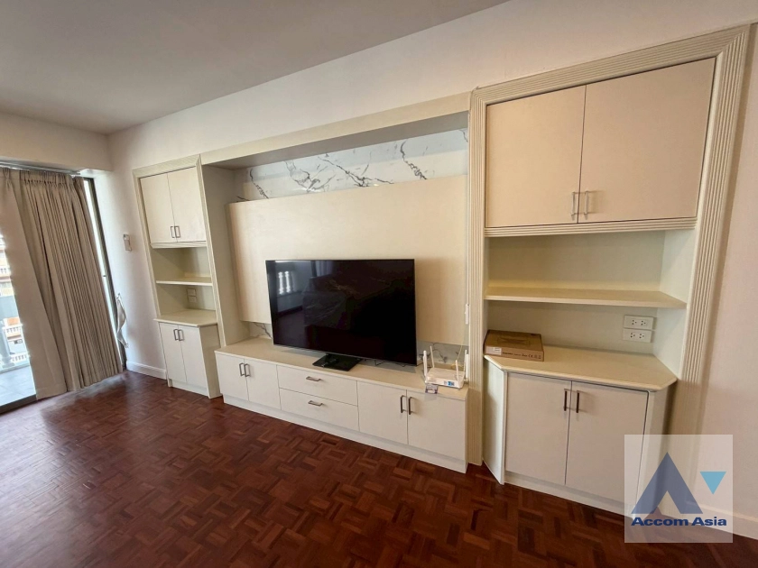 8  3 br Apartment For Rent in Sukhumvit ,Bangkok MRT Sukhumvit - BTS Asok at Family Apartment with Lake View AA45356