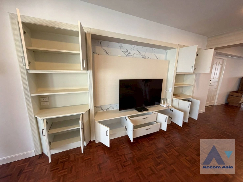 7  3 br Apartment For Rent in Sukhumvit ,Bangkok MRT Sukhumvit - BTS Asok at Family Apartment with Lake View AA45356