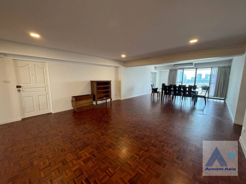  1  3 br Apartment For Rent in Sukhumvit ,Bangkok MRT Sukhumvit - BTS Asok at Family Apartment with Lake View AA45356