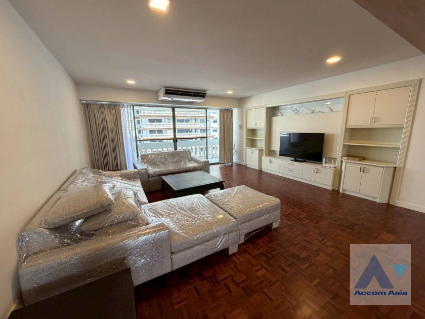  Family Apartment with Lake View Apartment  3 Bedroom for Rent BTS Asok in Sukhumvit Bangkok