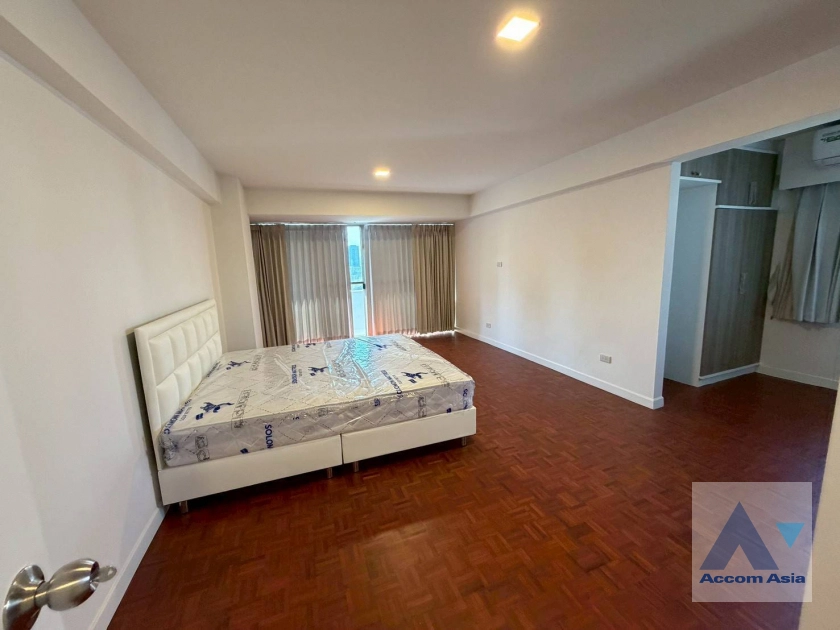 13  3 br Apartment For Rent in Sukhumvit ,Bangkok MRT Sukhumvit - BTS Asok at Family Apartment with Lake View AA45356