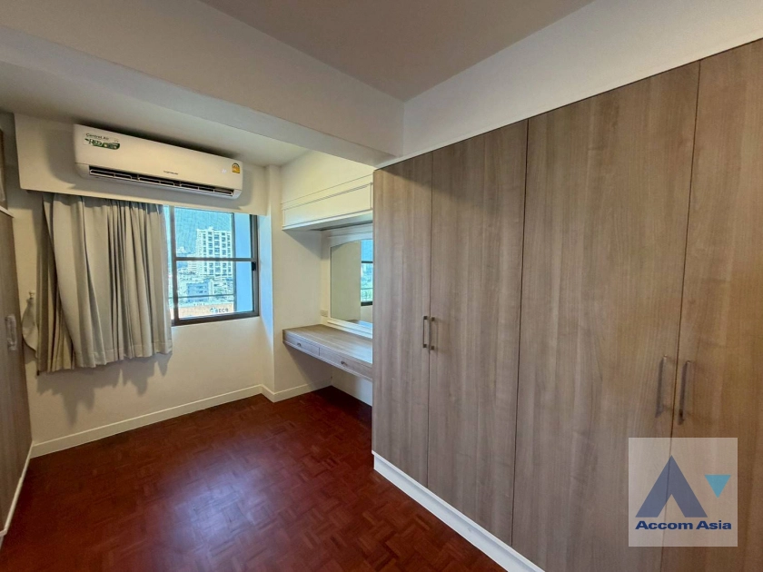 14  3 br Apartment For Rent in Sukhumvit ,Bangkok MRT Sukhumvit - BTS Asok at Family Apartment with Lake View AA45356