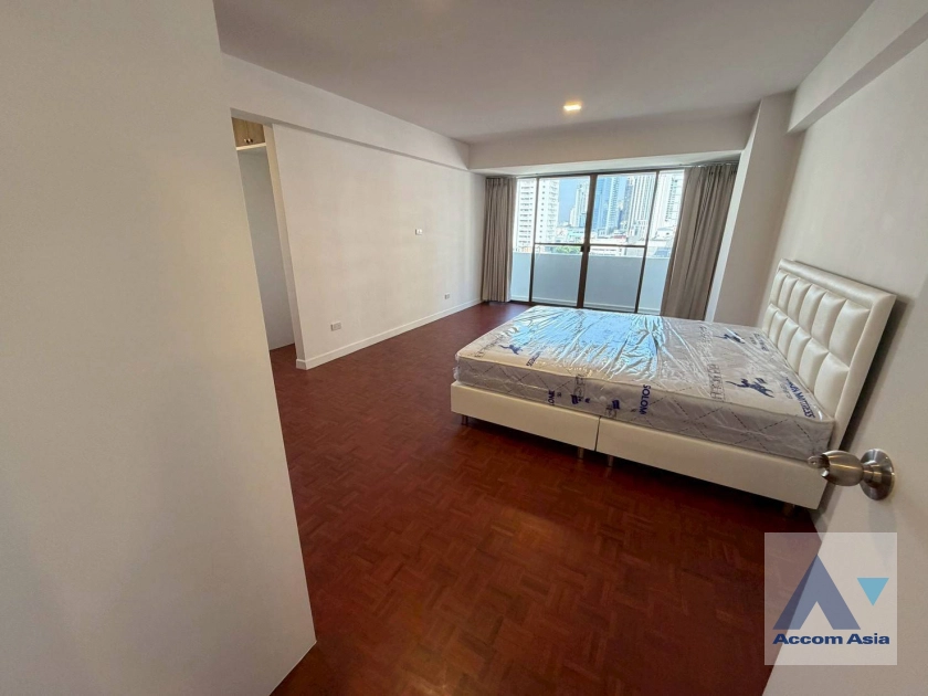 19  3 br Apartment For Rent in Sukhumvit ,Bangkok MRT Sukhumvit - BTS Asok at Family Apartment with Lake View AA45356