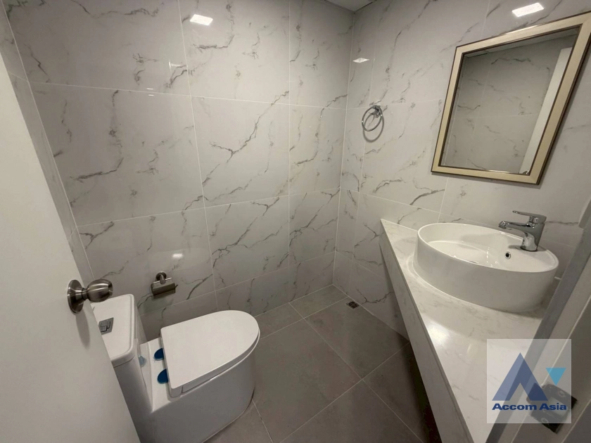 16  3 br Apartment For Rent in Sukhumvit ,Bangkok MRT Sukhumvit - BTS Asok at Family Apartment with Lake View AA45356