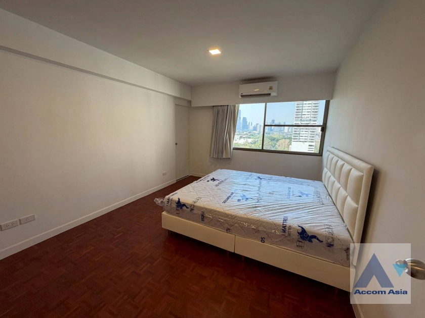 17  3 br Apartment For Rent in Sukhumvit ,Bangkok MRT Sukhumvit - BTS Asok at Family Apartment with Lake View AA45356