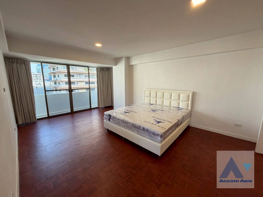 21  3 br Apartment For Rent in Sukhumvit ,Bangkok MRT Sukhumvit - BTS Asok at Family Apartment with Lake View AA45356