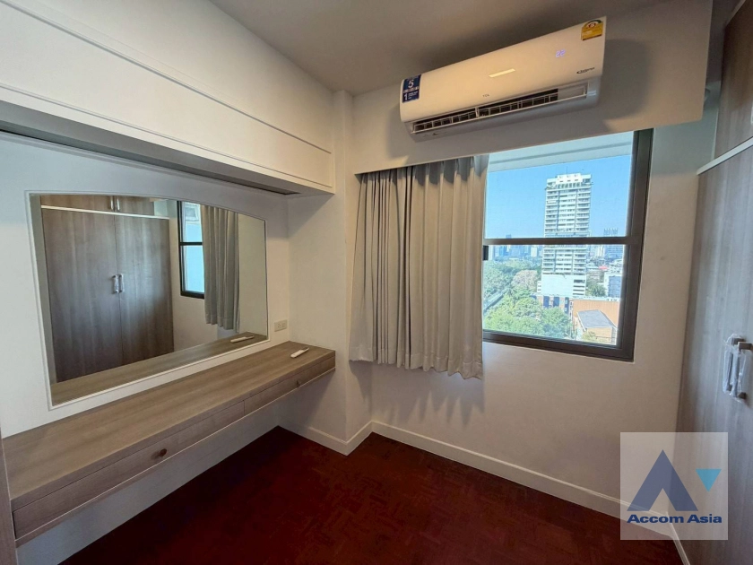 24  3 br Apartment For Rent in Sukhumvit ,Bangkok MRT Sukhumvit - BTS Asok at Family Apartment with Lake View AA45356