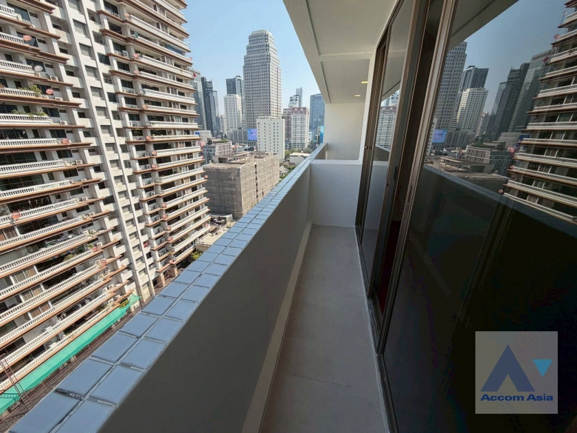 28  3 br Apartment For Rent in Sukhumvit ,Bangkok MRT Sukhumvit - BTS Asok at Family Apartment with Lake View AA45356