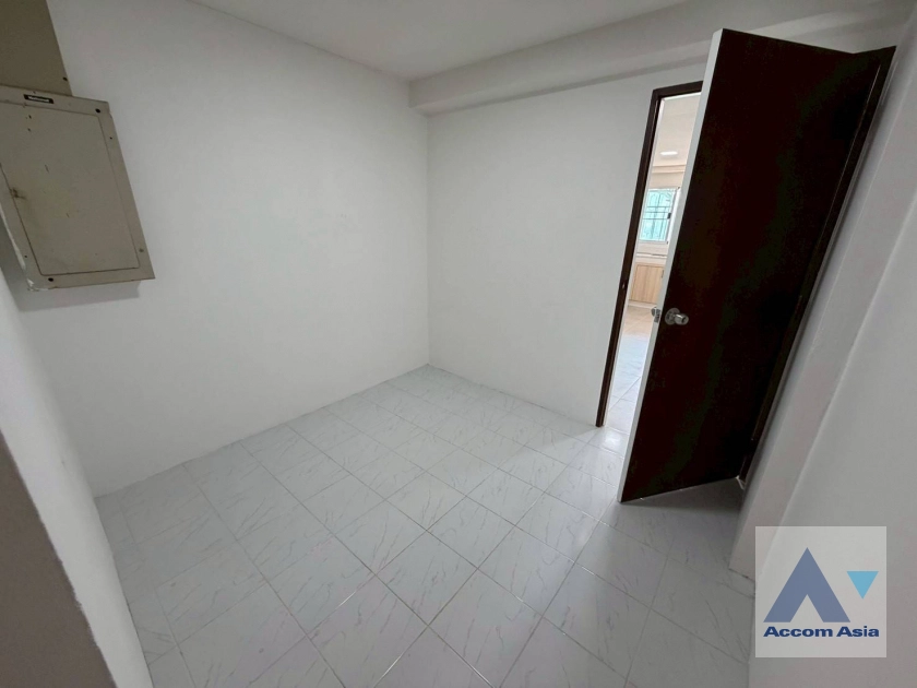 31  3 br Apartment For Rent in Sukhumvit ,Bangkok MRT Sukhumvit - BTS Asok at Family Apartment with Lake View AA45356