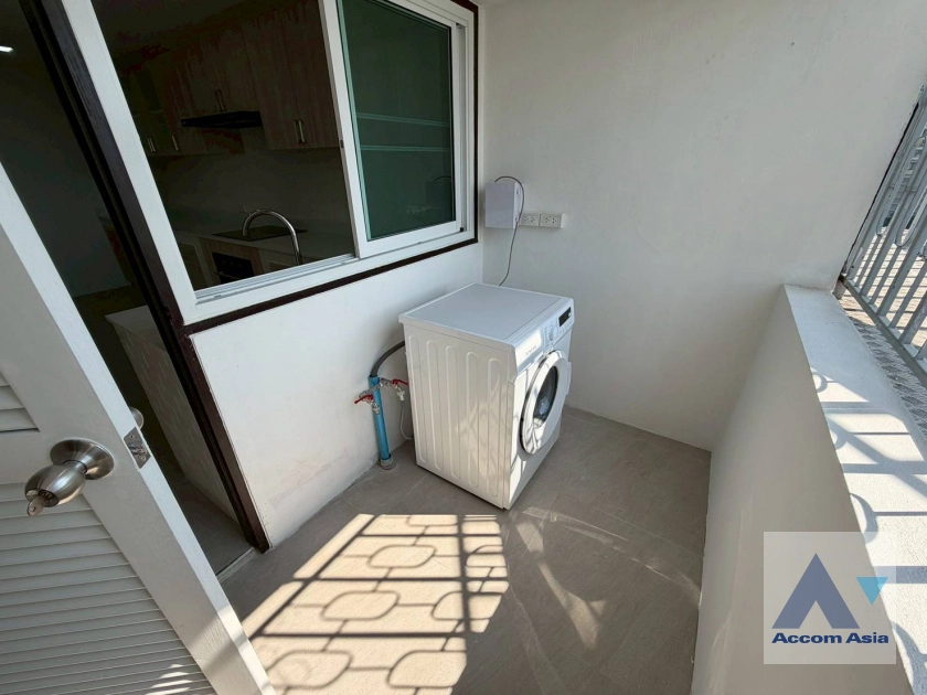 30  3 br Apartment For Rent in Sukhumvit ,Bangkok MRT Sukhumvit - BTS Asok at Family Apartment with Lake View AA45356