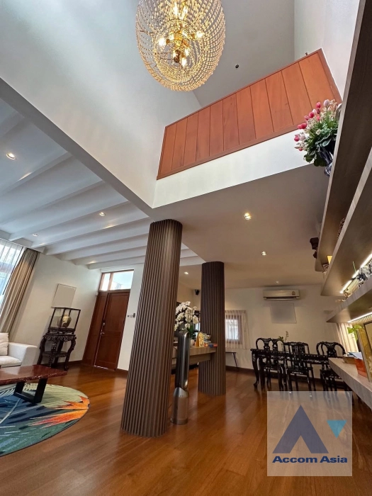 unit 5 Bedrooms  House For Sale in Dusit, Bangkok  near BTS Ari (AA45364)