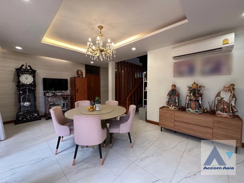 7  5 br House For Sale in Dusit ,Bangkok BTS Ari AA45364