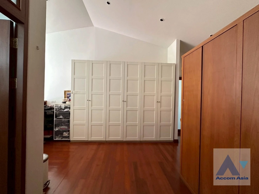 12  5 br House For Sale in Dusit ,Bangkok BTS Ari AA45364