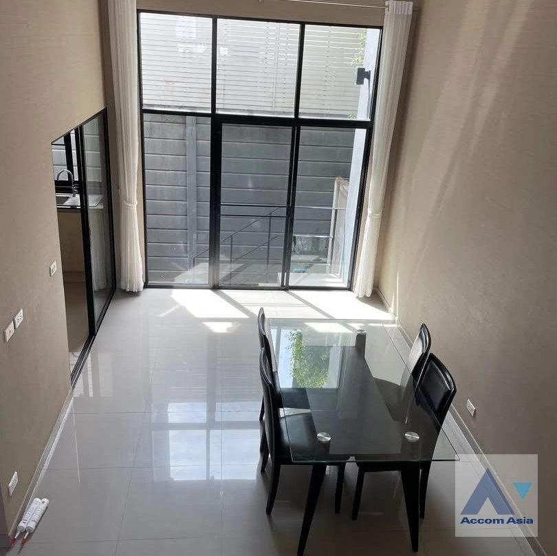 unitFully Furnished |  3 Bedrooms  Townhouse For Rent & Sale in Pattanakarn, Bangkok  near ARL Ramkhamhaeng (AA45375)