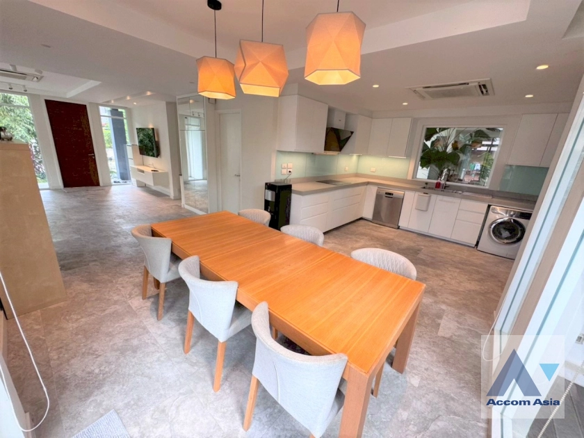 unit 3 Bedrooms  House For Rent in Lat Phrao, Bangkok  (AA45376)