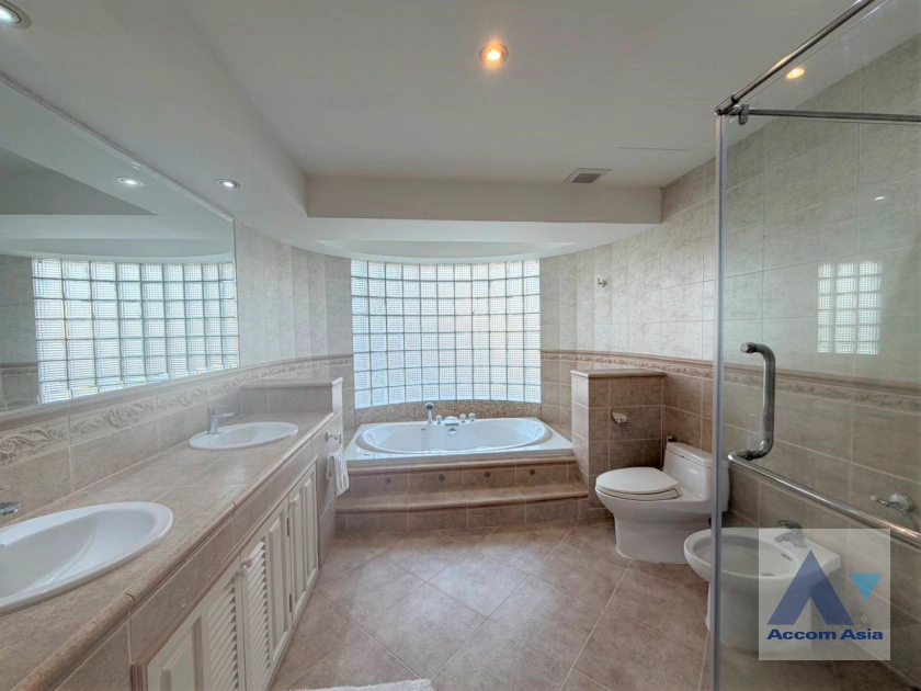 11  4 br Condominium For Rent in Sukhumvit ,Bangkok BTS Phrom Phong at Le Raffine Sukhumvit 24 AA45384