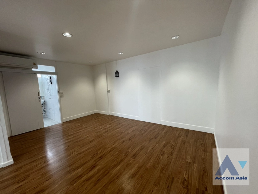 13  2 br House for rent and sale in Sathorn ,Bangkok  AA45405