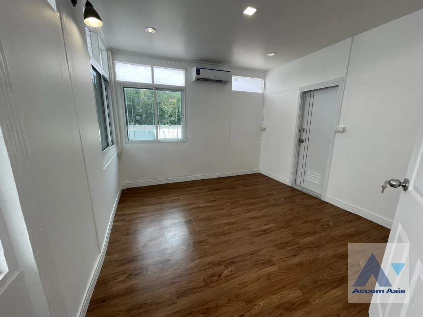 12  2 br House for rent and sale in Sathorn ,Bangkok  AA45405