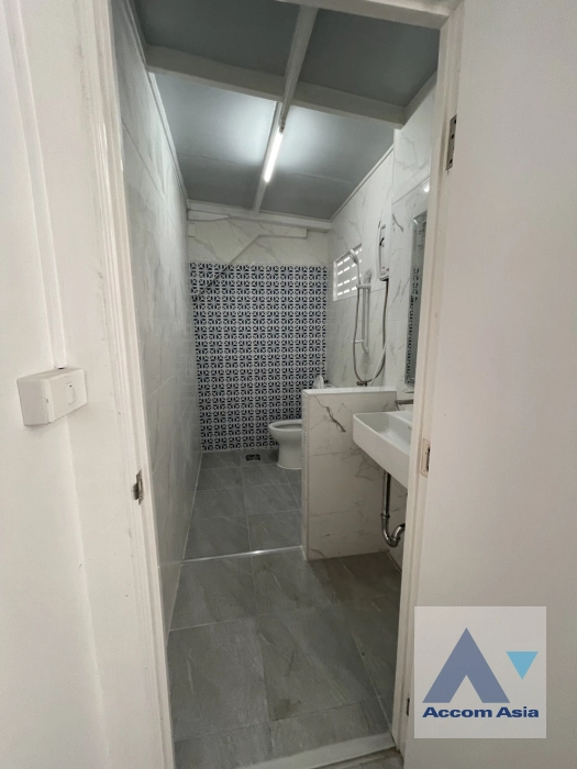 18  2 br House for rent and sale in Sathorn ,Bangkok  AA45405