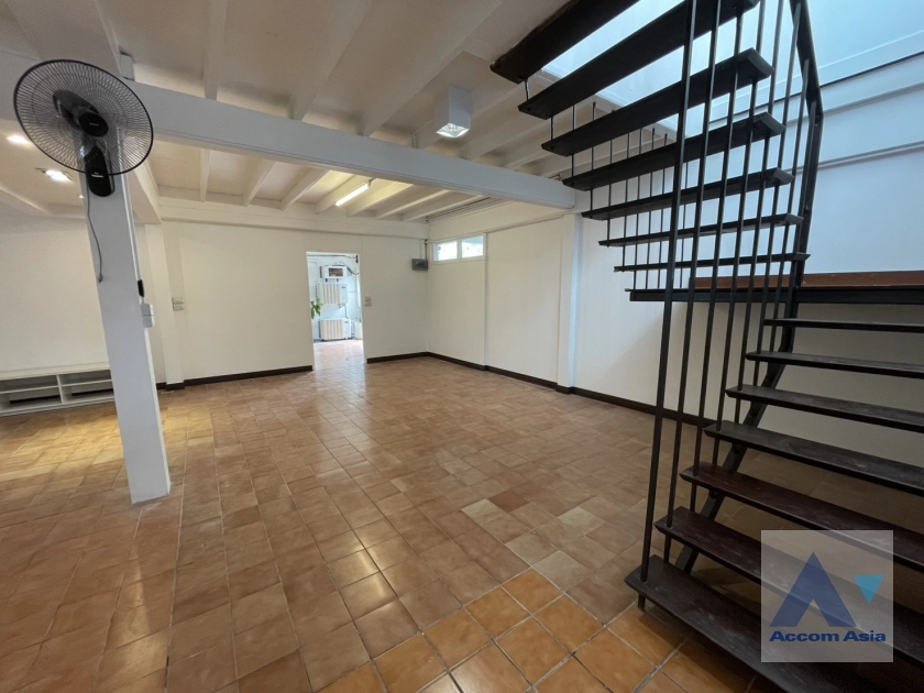 8  2 br House for rent and sale in Sathorn ,Bangkok  AA45405